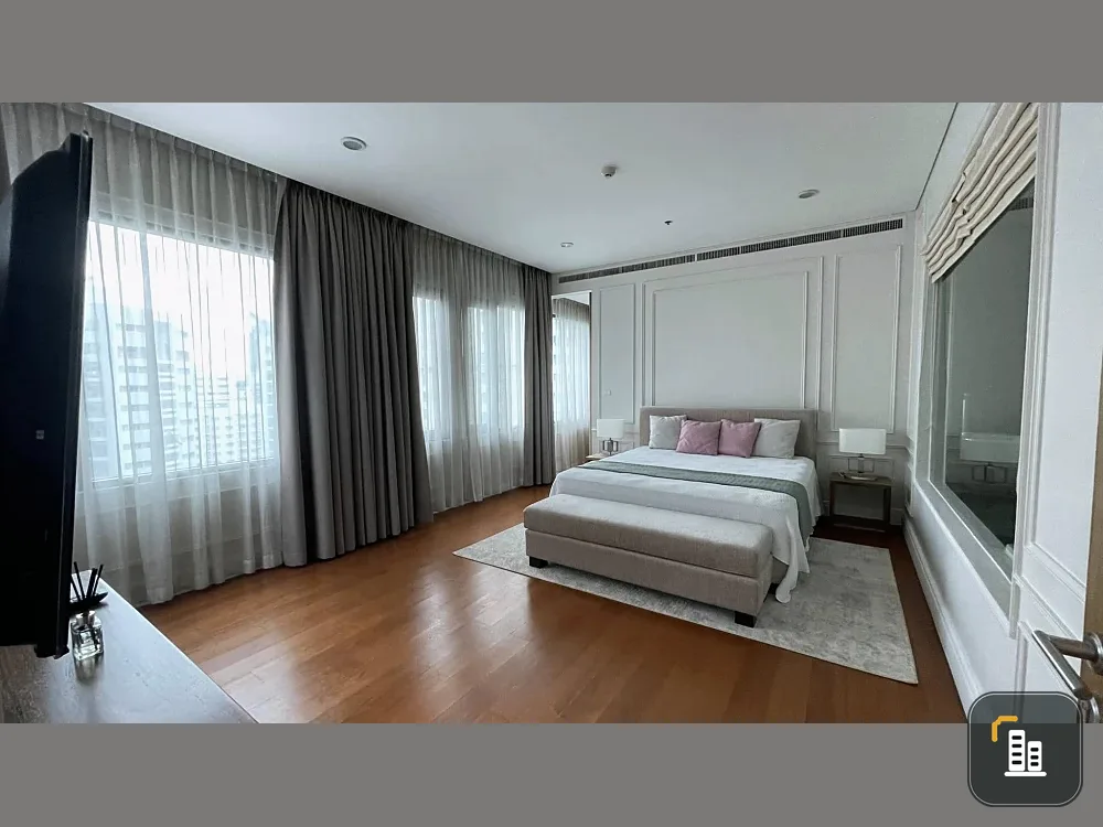 For sale Bright Sukhumvit 24, 3 bedrooms, 3 bathrooms, corner room, sunset view, don't scroll past, reserve now.