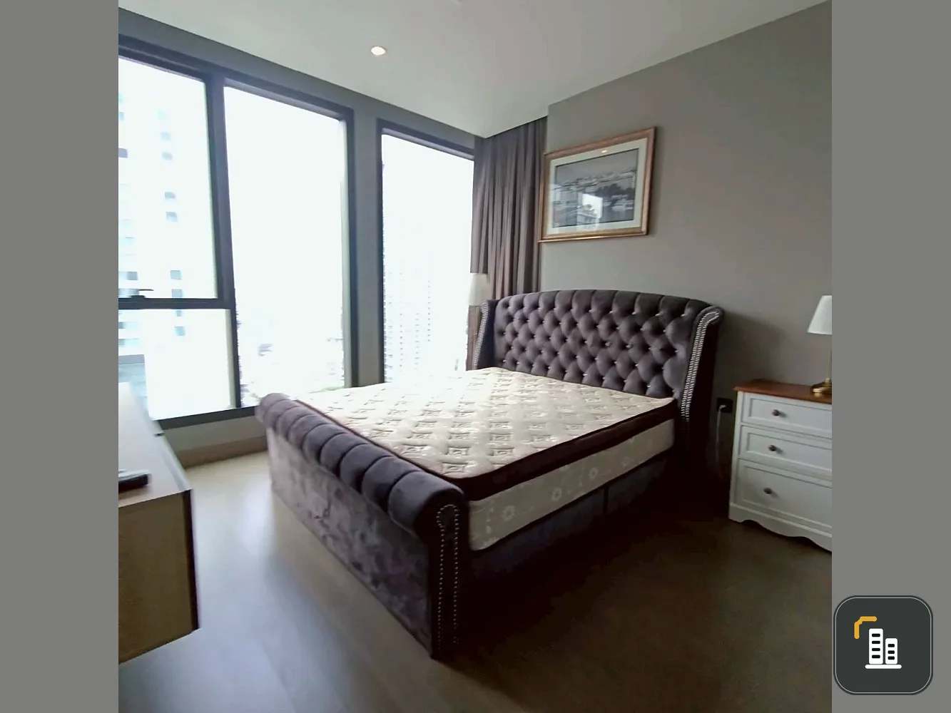 For rent: The Esse at Singha Complex, spacious room, lots of usable space, decorated in a controlled tone, don't miss out on this great deal.