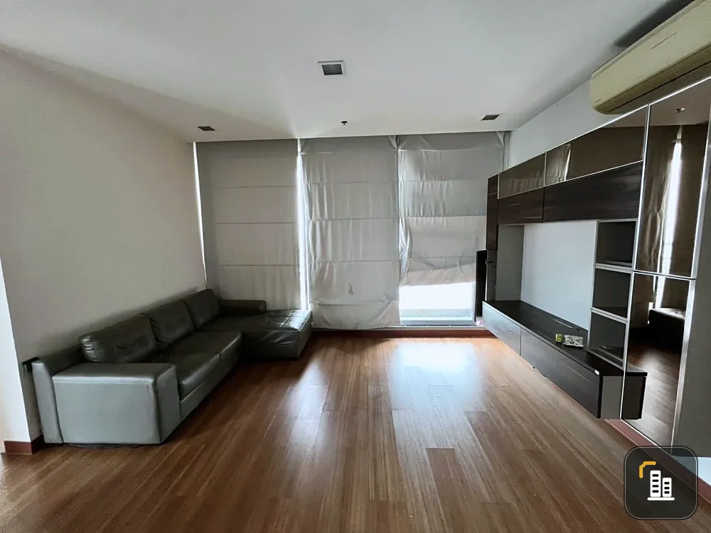 Condo for rent: Vantage Ratchavipa, corner room with privacy, lots of usable space. I must say that you should not miss it.
