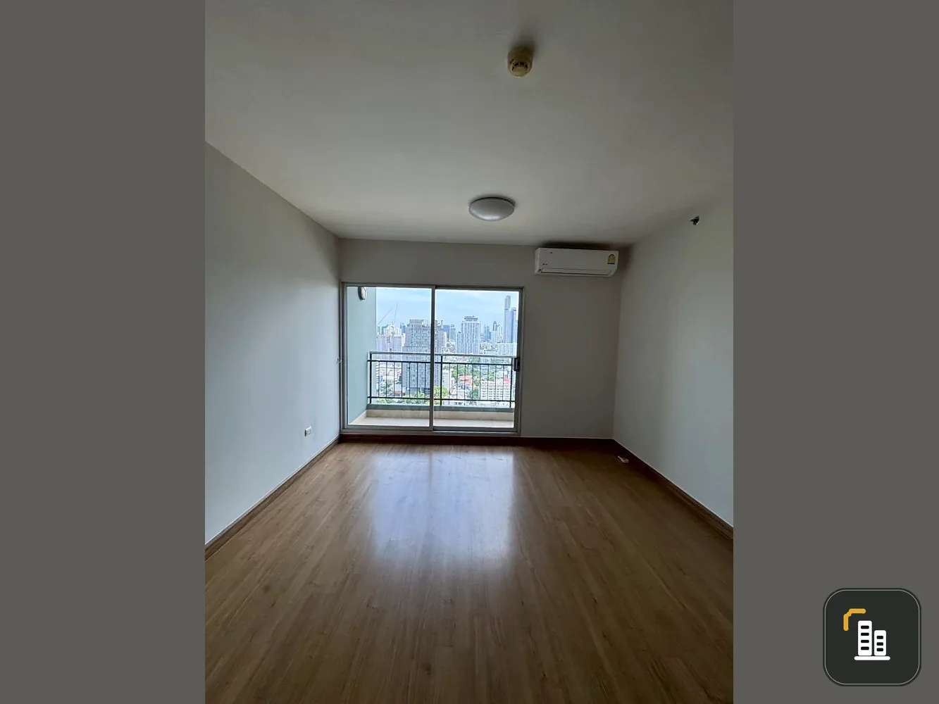 For sale Supalai Park Ekkamai-Thonglor, nice room, good location, comes with large usable area, hurry and reserve now.