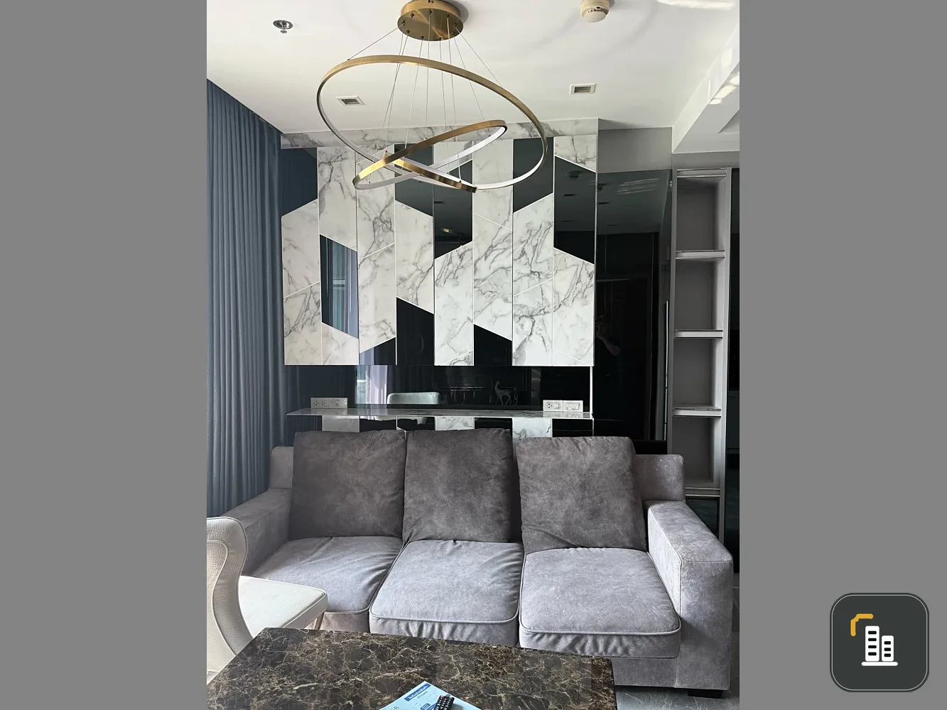 For rent: Quinn Ratchada 17, beautifully decorated room, built-in marble patterned walls, fully furnished, book now.