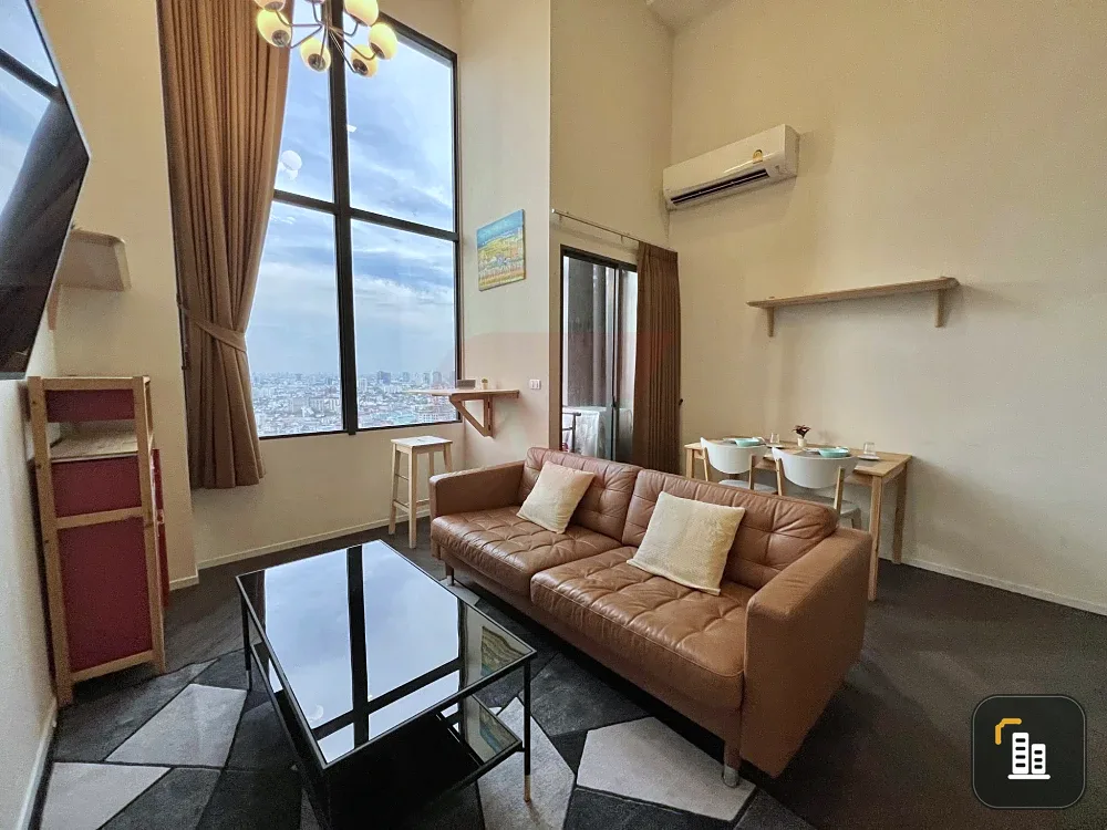 For rent: Siamese Sukhumvit Onnut Loft room, high ceiling, airy, with a beautiful view. Come and reserve.