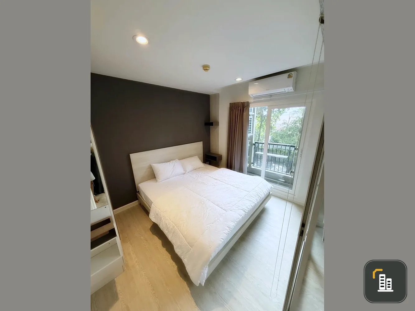 Urgent sale!! Condo The Key Chaloem Phrakiat Rama 9, 3rd floor, Building 1, swimming pool view, good price, hurry and book now!!