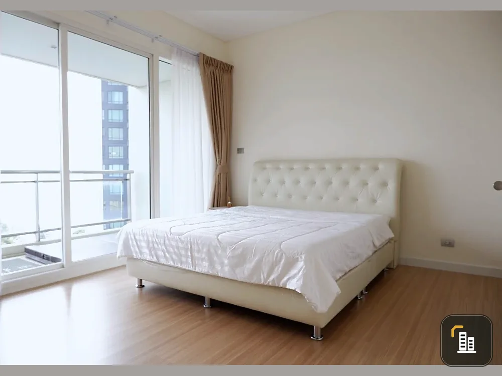 For rent Reflection Jomtien Beach Pattaya, spacious room, lots of usable space, comes with a jacuzzi and complete furniture, book now.