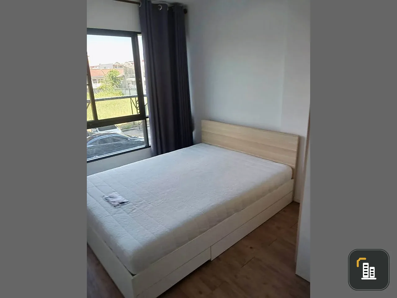 For sale: The Midd Condo, a nice room, good location, comes with complete facilities. Don't miss out on this great deal.