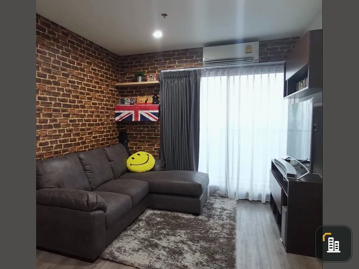 For rent: Rich Park Triple Station, a nice room with nice wallpaper, comes with complete furniture, just bring your bags and move in.