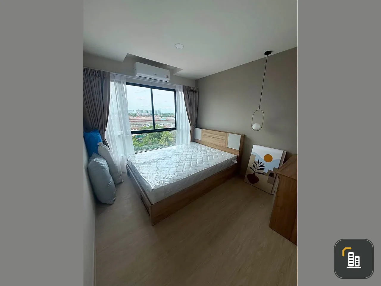 For rent: Wela Ramkhamhaeng 186, corner room, not crowded, decorated in a minimalist style, comes with complete furniture, don't miss it.