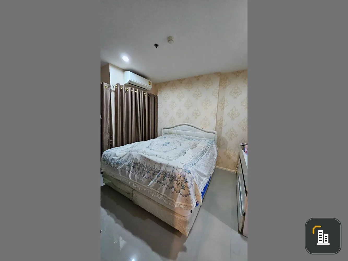For sale: The Key Sathorn-Charoenrat, 11th floor, fully furnished, nice to live in. If you don't reserve, you'll really miss out.