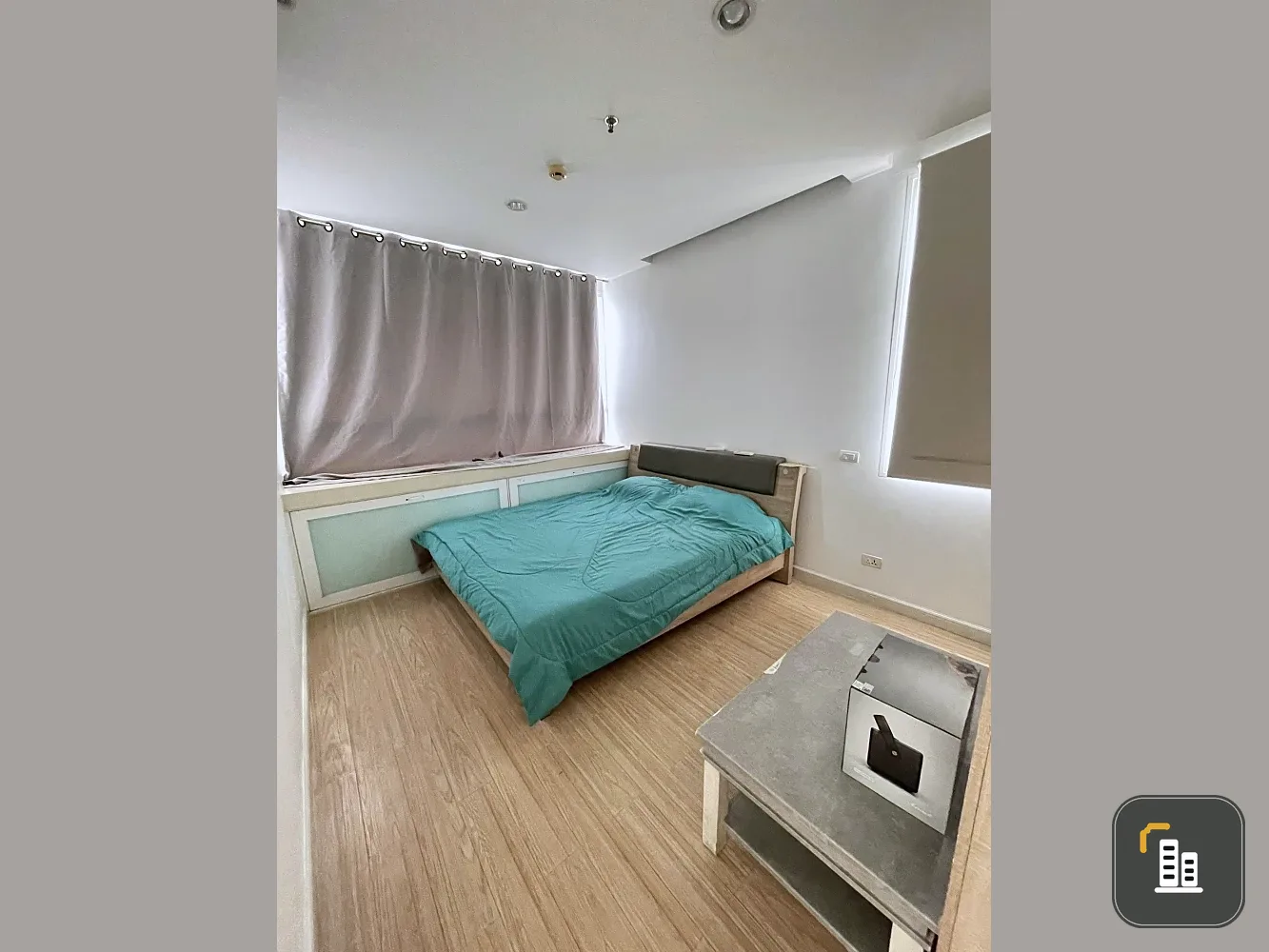 For rent: TC Green, 1 bedroom, 1 bathroom, lots of usable space, fully furnished, just bring your bags and move in.