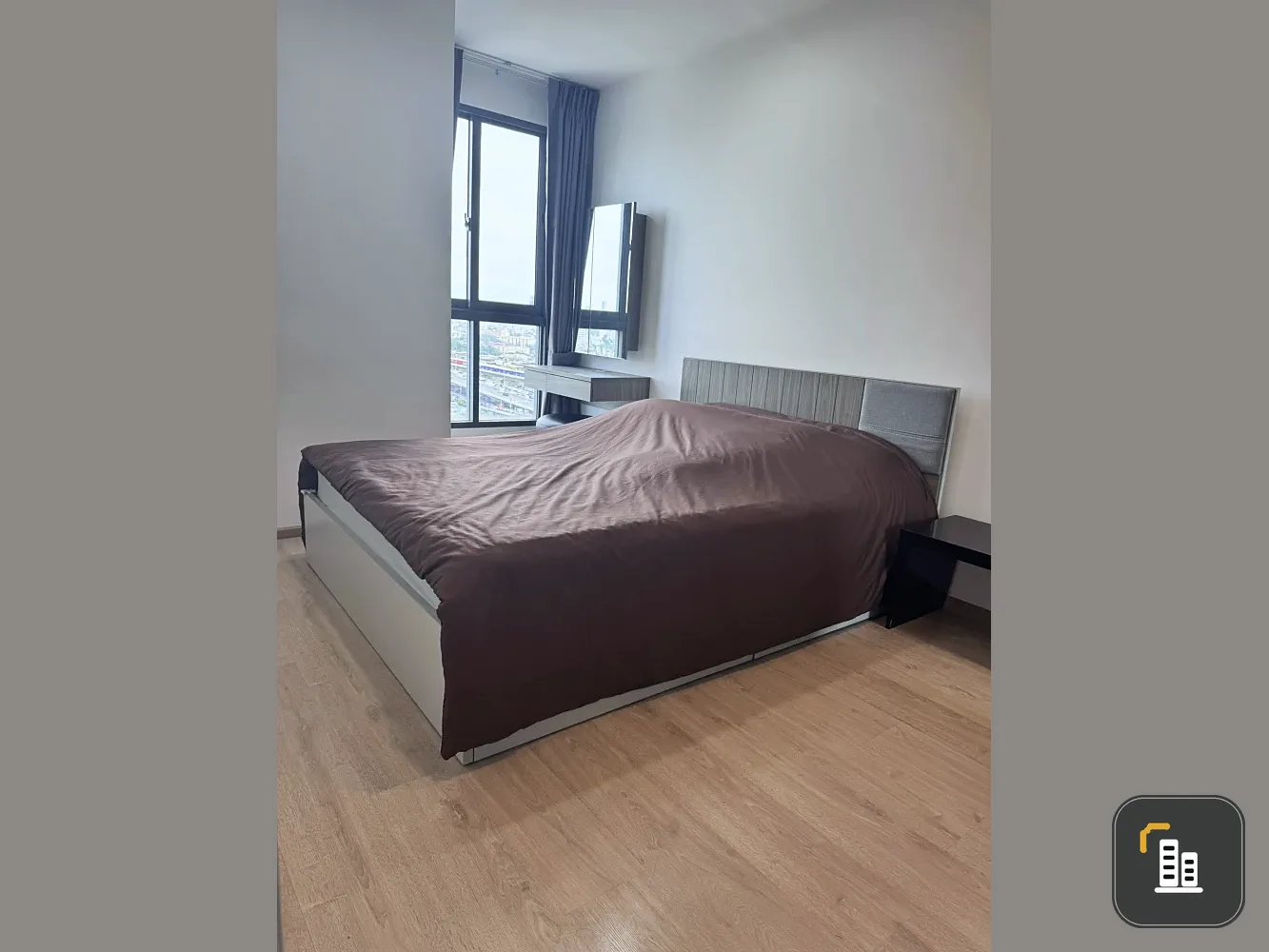 For sale Ideo Wutthakat 1 bedroom 1 bathroom, comes with furniture and complete facilities. Hurry and reserve now!