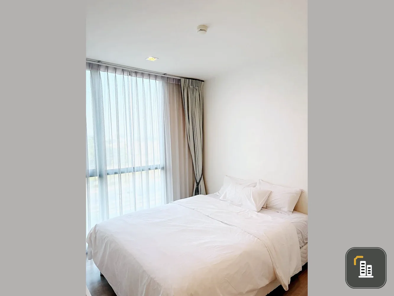 For sale: Chambers Cher Ratchada-Ram Intra, facing north, front building with privacy, others cannot see us, furnished and ready to move in, free elec