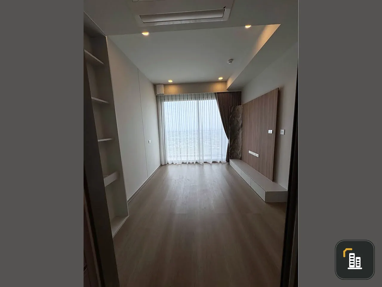 For rent: Whizdom THE FORESTIAS, room on the highest floor, airy location, not attached to the building opposite, always has a breeze, don't miss it.