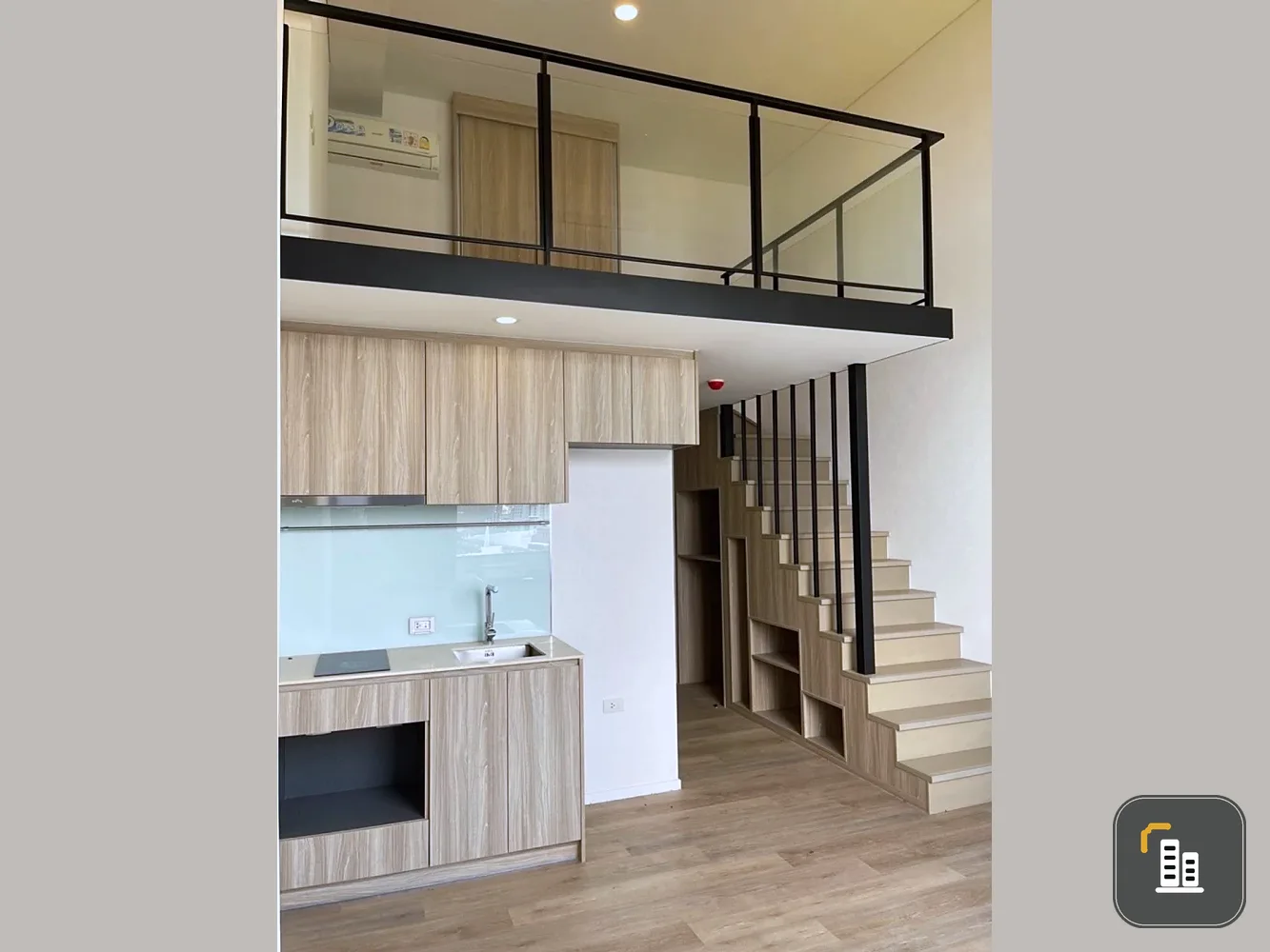 For sale: Siamese Sukhumvit 87, empty room, airy, spacious, good price, interested in owning, hurry and reserve now.