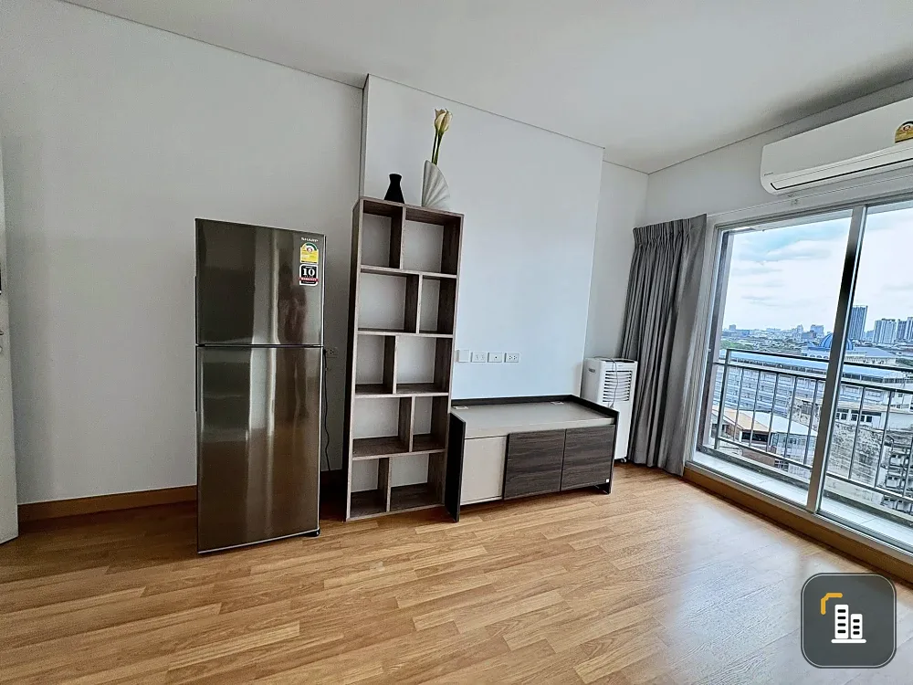 For sale: Lumpini Place Ratchada-Sathu, 10th floor, nice view, worth living in. Interested in owning one? Hurry and reserve now.