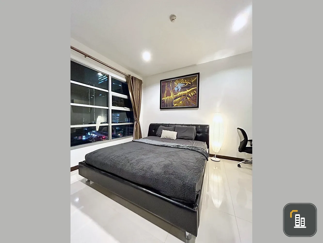 House for rent in the middle of Bangkok, Siam-Pathumwan, spacious room, clean, airy, fully decorated, complete with electrical appliances, must book.
