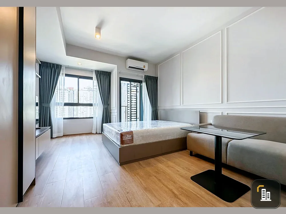 For rent: IDEO RAMA 9 - ASOKE, a nice room, complete with furniture and electrical appliances. Come and reserve it, don't wait.