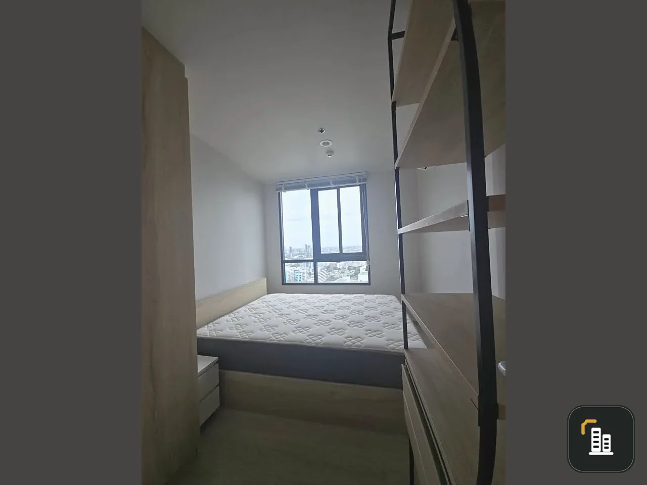 Urgent sale: Nue Noble Ngamwongwan, 34th floor, Panorama city view. Come and own it today.