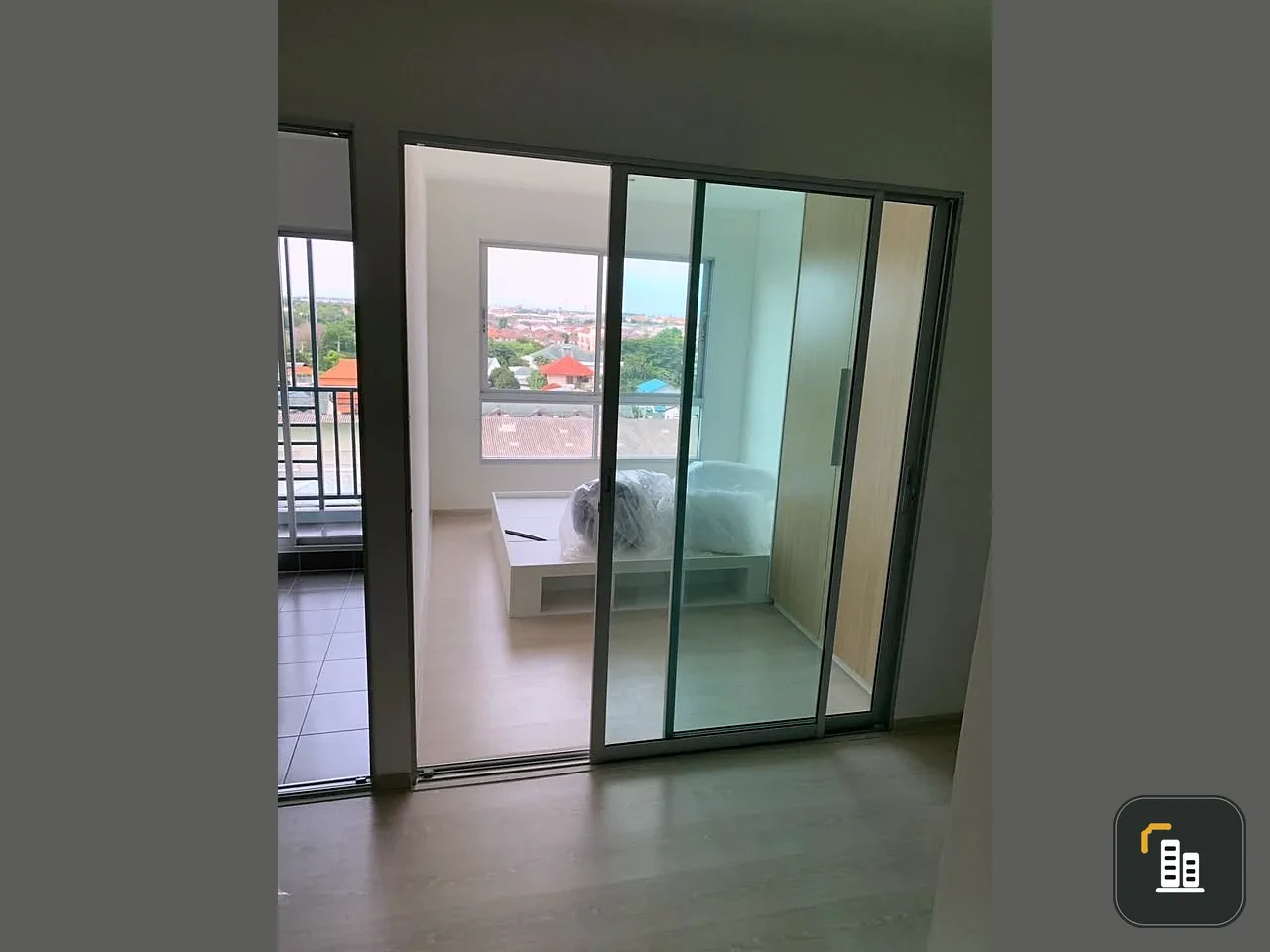 Condo for sale: The Kit Plus Phahon Yothin - Khu Khot Phase 2, empty room, reasonable price. Room decorating enthusiasts should not miss this.