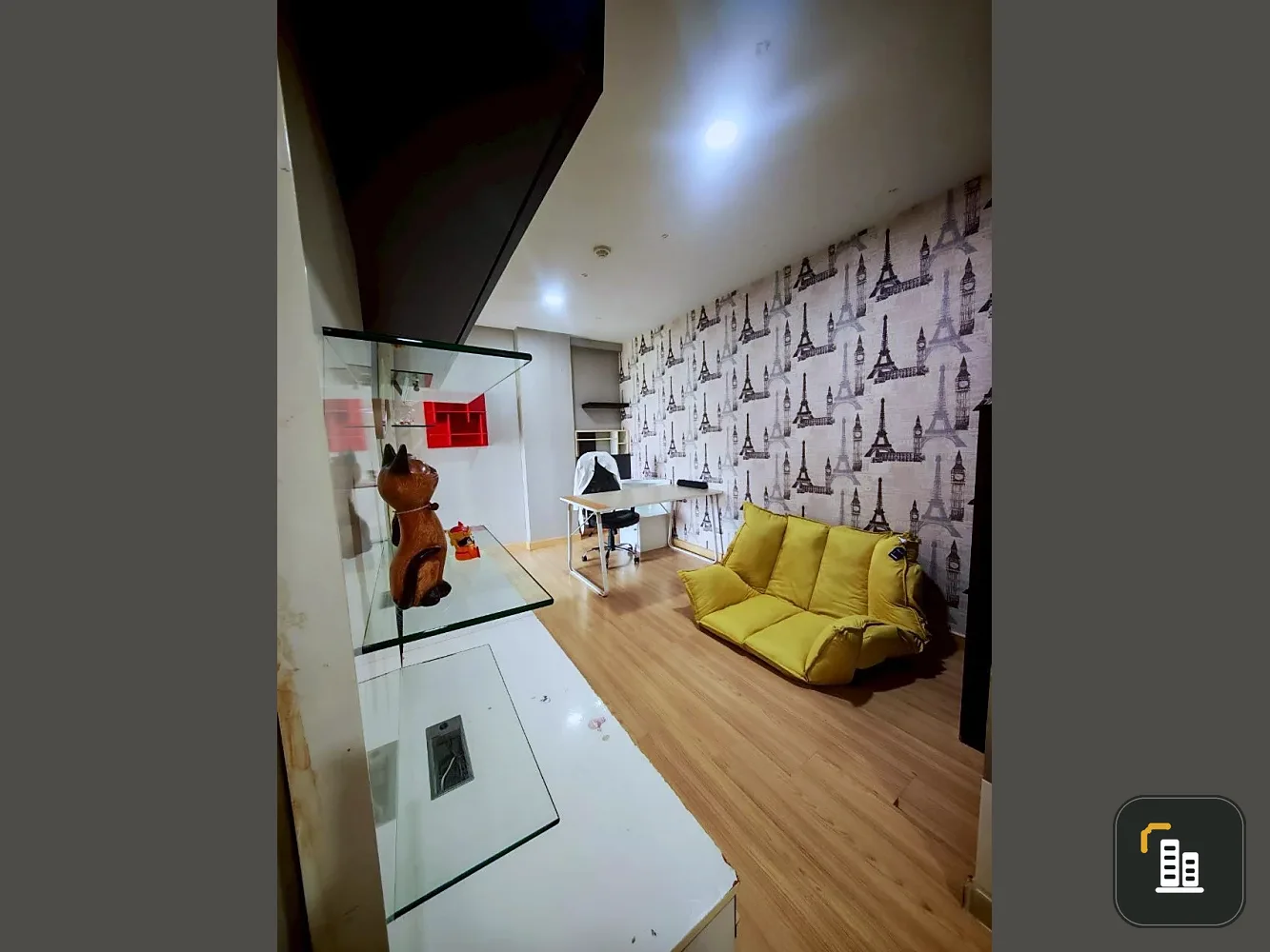 For sale: The Kith Tiwanon, corner room with privacy, lots of usable space, nice wallpaper, don't miss out.