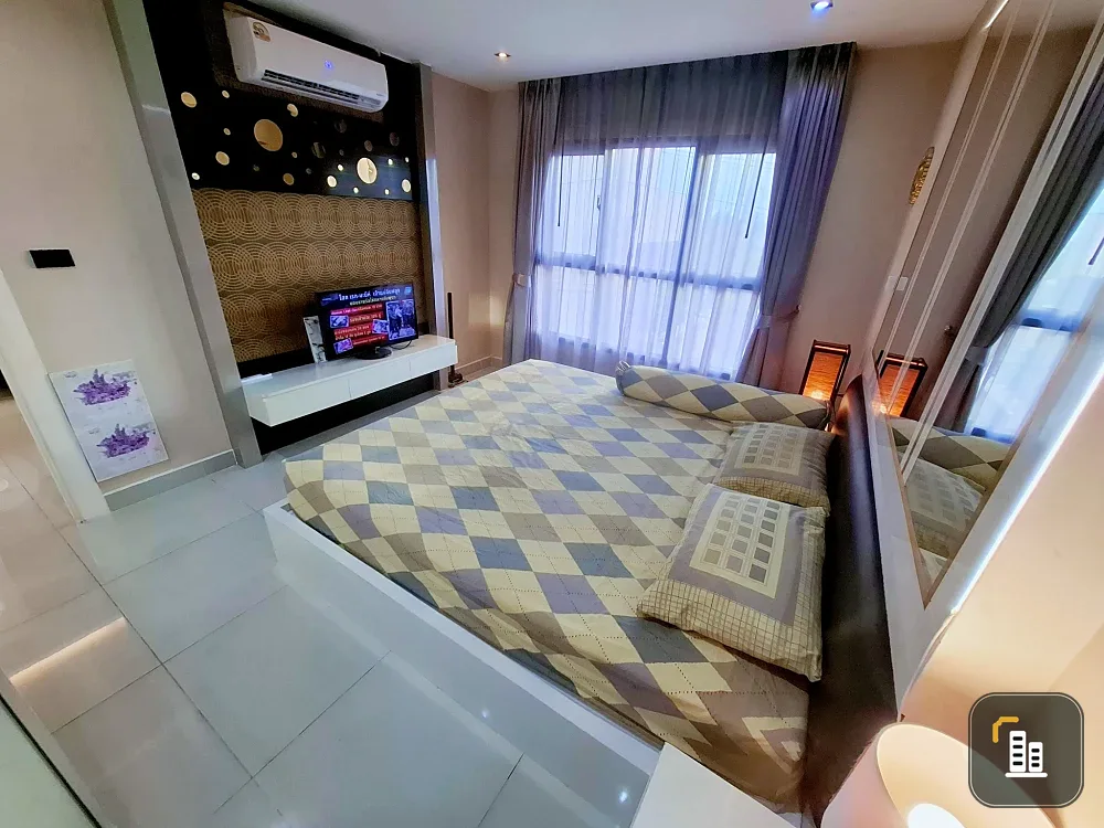 For rent: The Blue Residence, a nice room, well-built-in, just bring your bags++