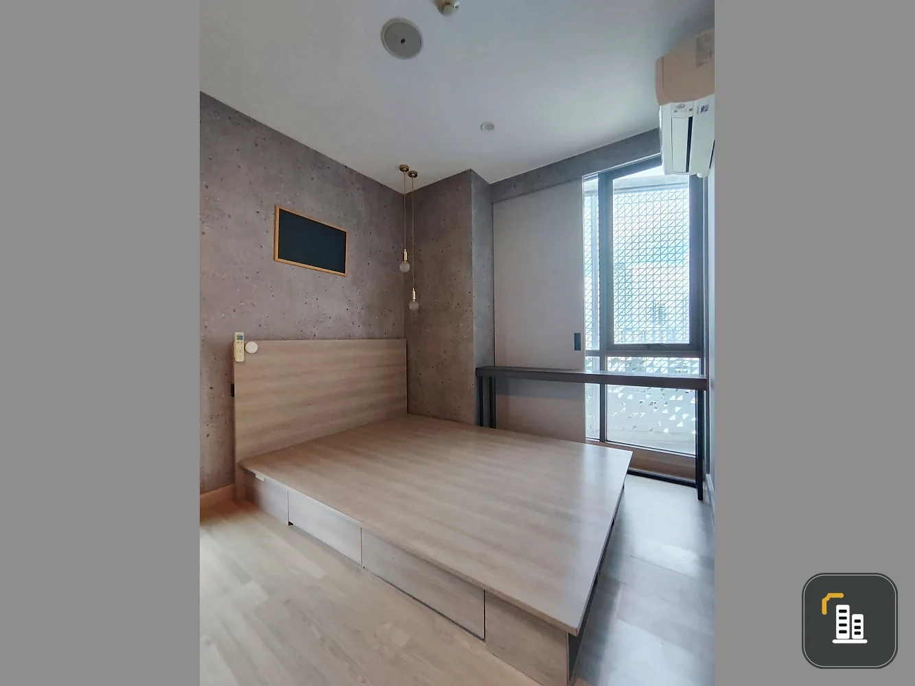 Condo for rent, Sign Sukhumvit 50, corner room, fully furnished, with balcony for breezy air. If you don't book, you'll miss out++