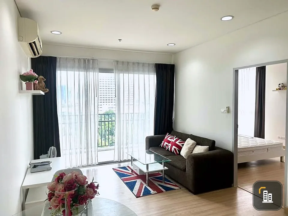 Urgent sale! Condo Intro Phahon Yothin-Pradipat, corner room, good view, 10th floor. Come and reserve your ownership today.