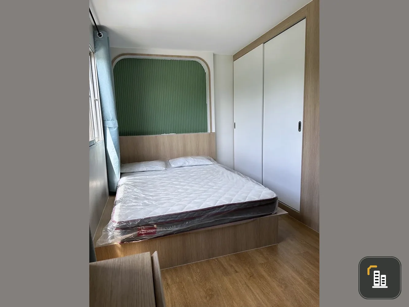 For sale: Lumpini Center Happyland, fully furnished with built-in furniture throughout the room. Just bring your own furniture and you can move in rig