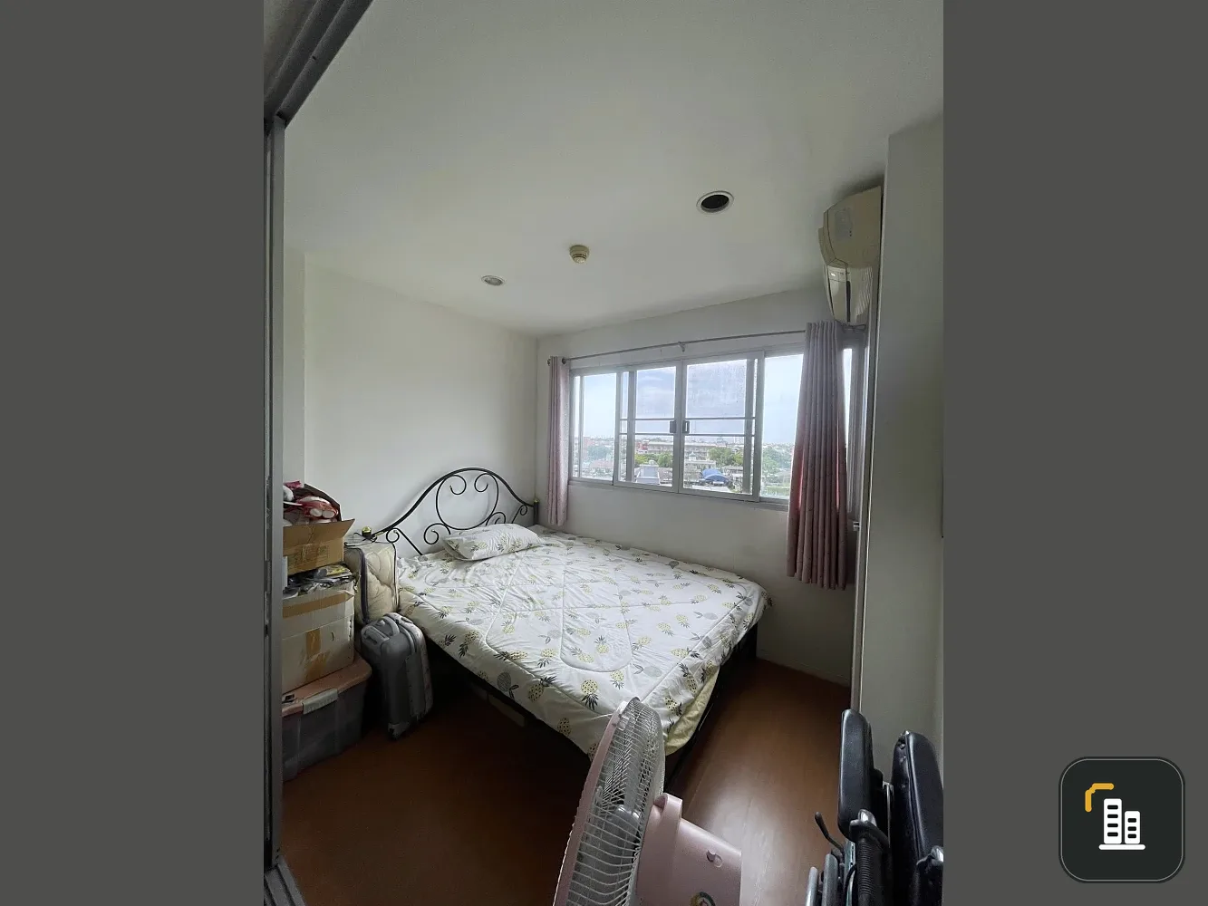 For sale: Lumpini Condotown Nida-Serithai, 6th floor, partitioned room, fully furnished, ready to move in, reserve now, urgently.