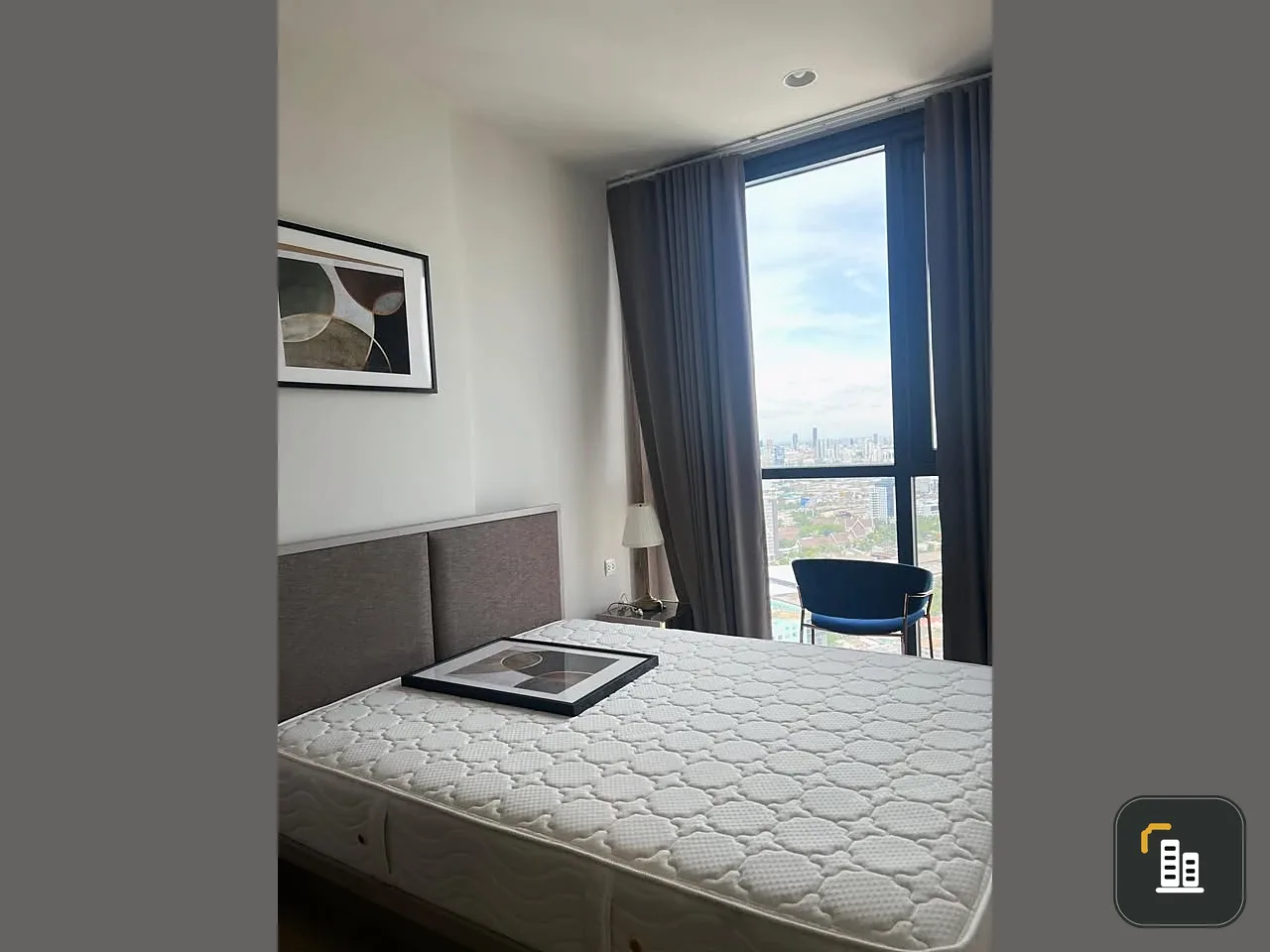 For rent Oka Haus is on the 46th floor, directly under the rooftop, quiet, private, and has a very beautiful view! Hurry and book now!