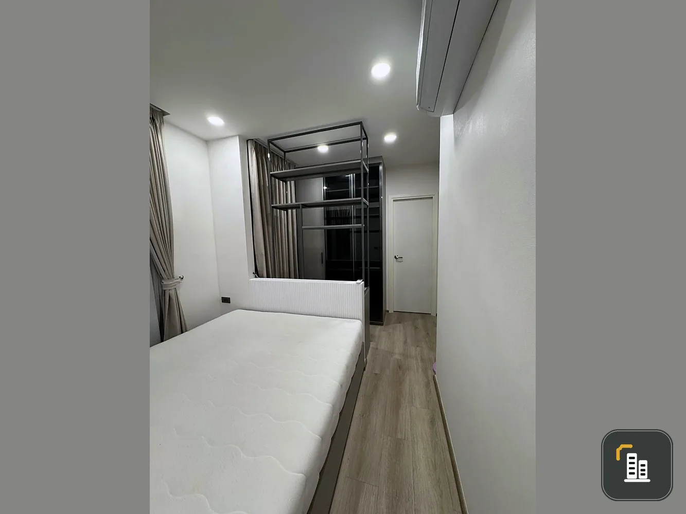 Groove Scape Ladprao-Sutthisan for rent or sell,decorated in a minimalist style, complete built-in furniture,wallpaper in the entire room,move in now.