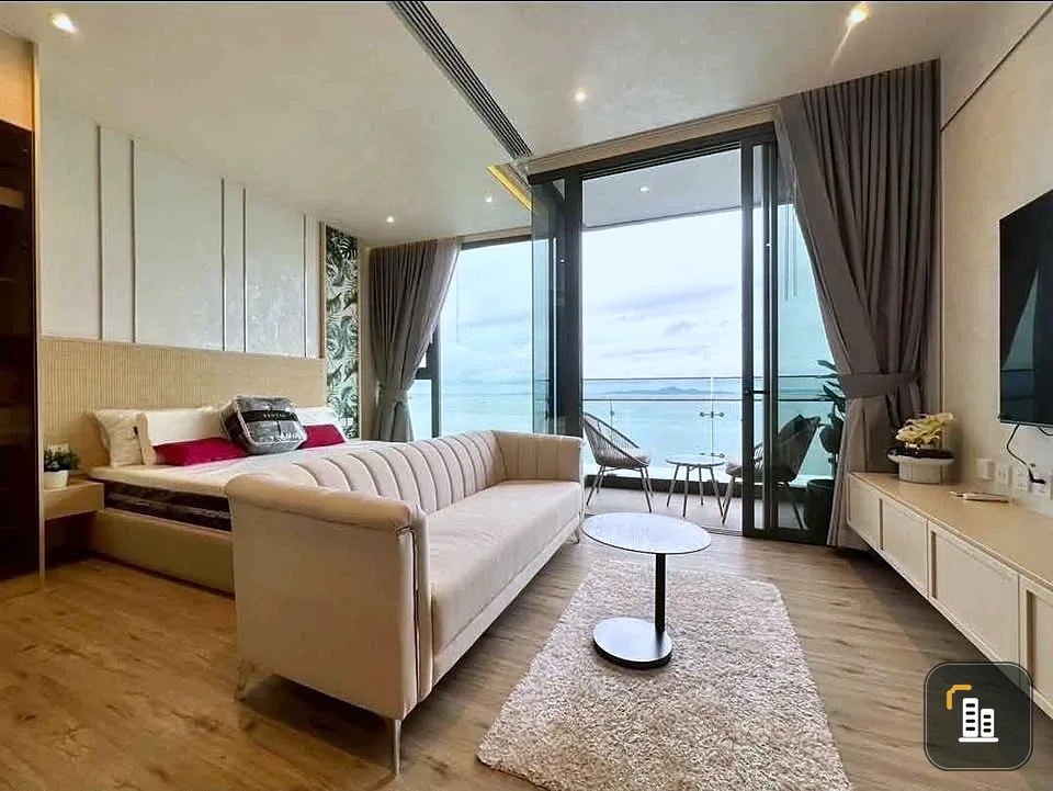 For rent sell: AROM WONGAMAT, a lovely room, beautifully decorated, with a beautiful view of Pattaya. Don't miss out on something this good.