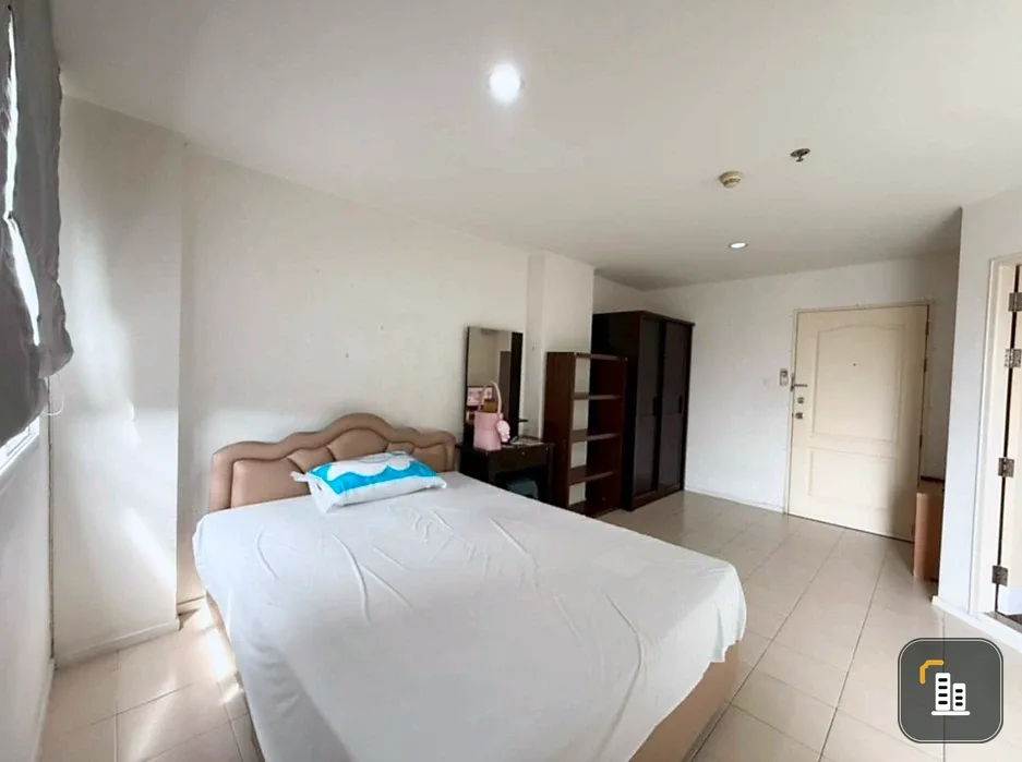 For sale: Lumpini Condo Town Ramintra - Nawamin, 4th floor, Building D, with furniture + all electrical appliances, reserve now.