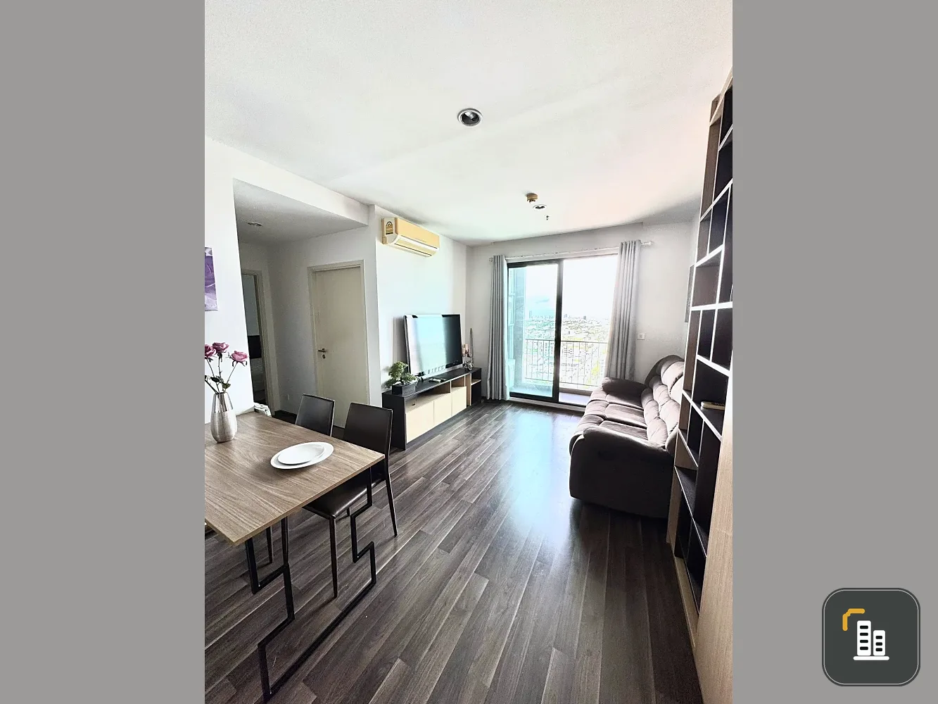 For rent or sale: The Gallery Bearing, large room, 2 bedrooms, 2 bathrooms, 23rd floor, beautiful view, good wind, no buildings blocking the view.