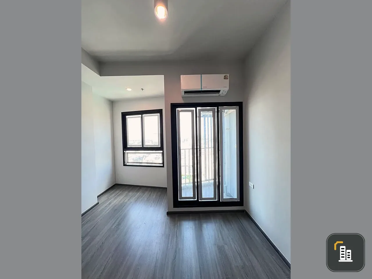 Selling down payment Ideo Ramkhamhaeng - Lam Sali Station, a nice room, good location, comes with a great common area, don't miss it.