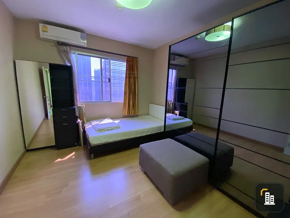 For rent Supalai Park Asoke-Ratchada, spacious room, lots of usable space, comes with complete furniture, hurry and book now!