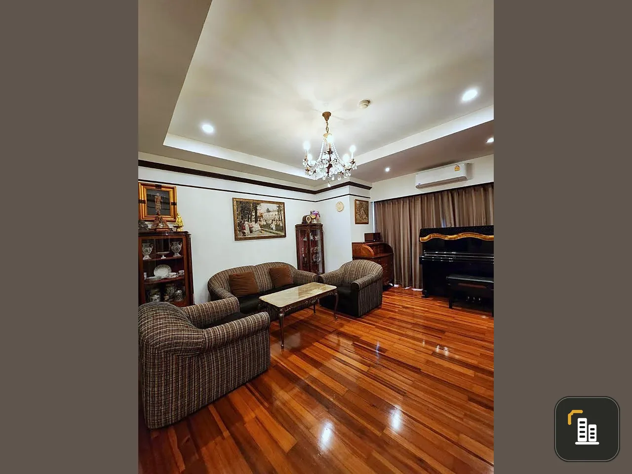 For sale: Flora Ville, very spacious room, feels like home, built-in furniture, wood throughout the house, open view, no buildings blocking the view,
