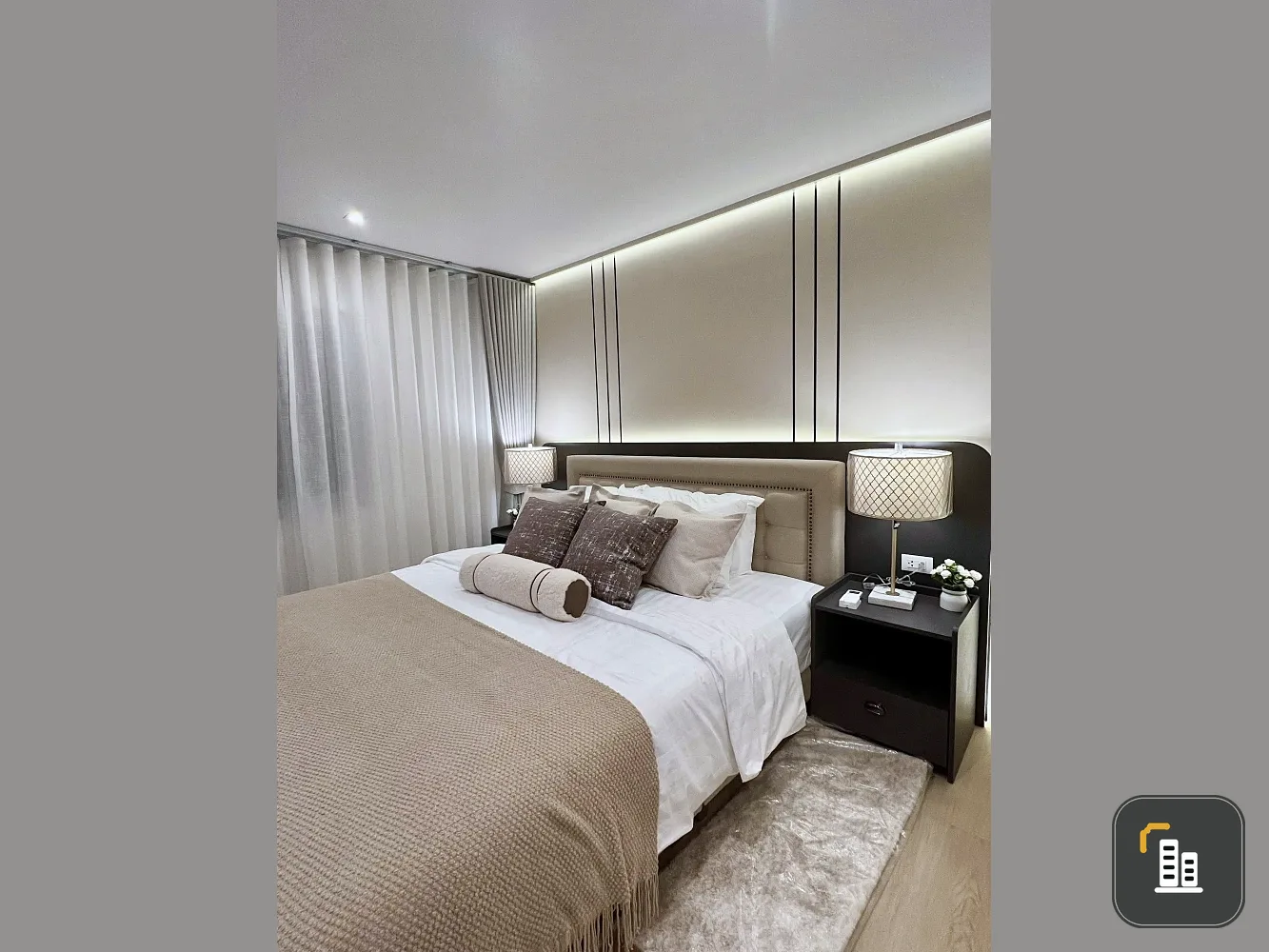 Fortune Condo Town (Fortune Condo Town) Sathu Pradit, the room is decorated in a simple and luxurious style, with excellent built-in furniture and com