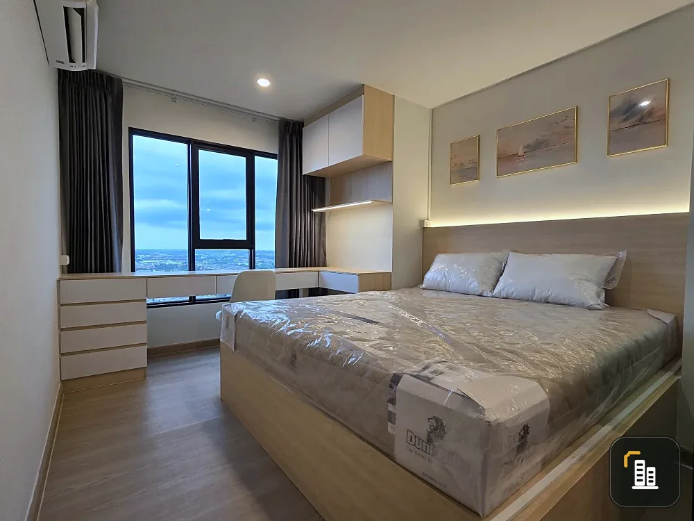 For rent: Terra Residence, corner room, very high floor, wall connected to other rooms only on one side, complete with electrical appliances and furni
