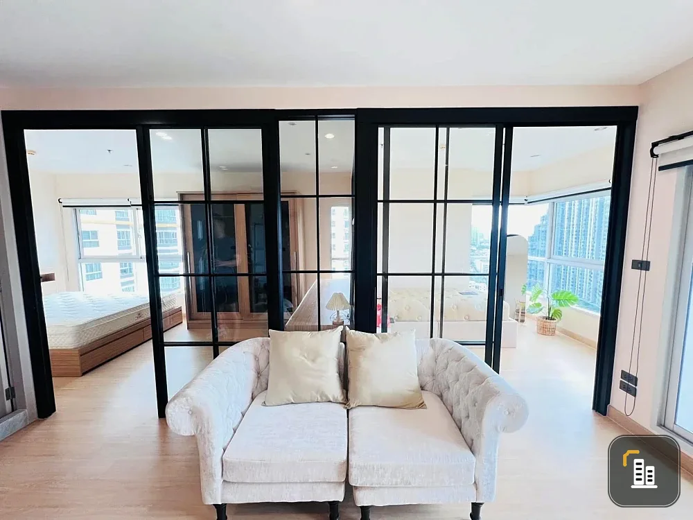 For rent: The Parkland Taksin-Thapra, a nice room with lots of usable space, decorated in a minimalist style, good location, book now.