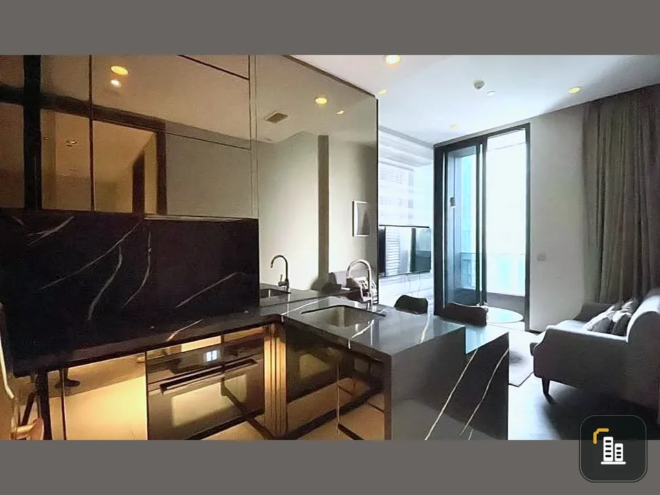 For rent: The Esse Sukhumvit 36, spacious room, lots of usable space, comes with complete facilities, good location, book now.