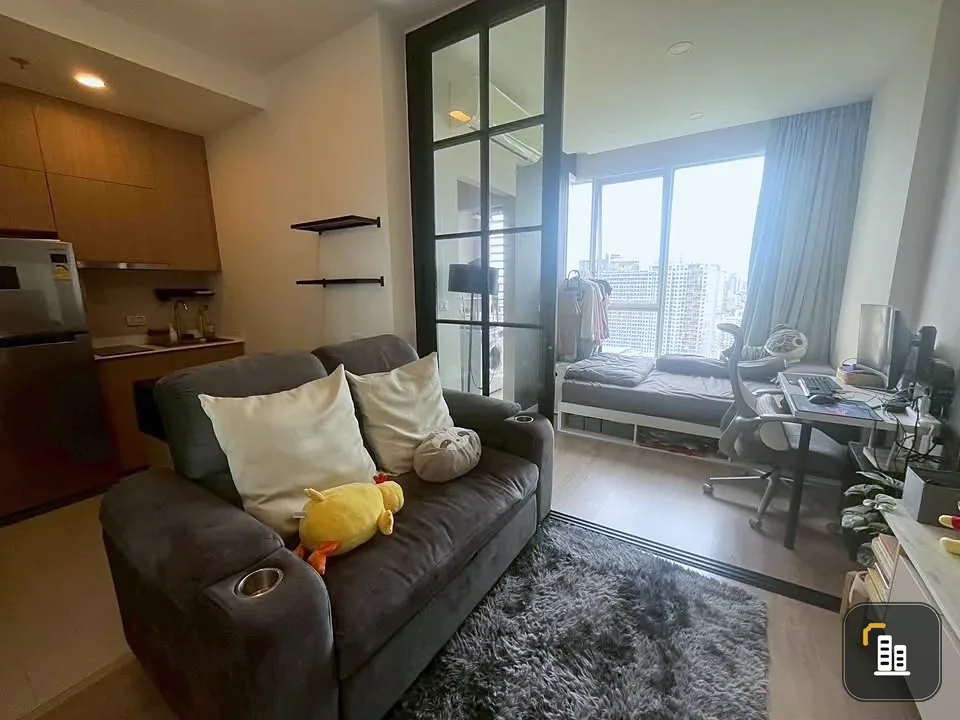 For sale: De Lapis Charan 81, beautiful view, very high floor, good wind, not hot sun, river view, Parliament, bring your bags and move in right away.