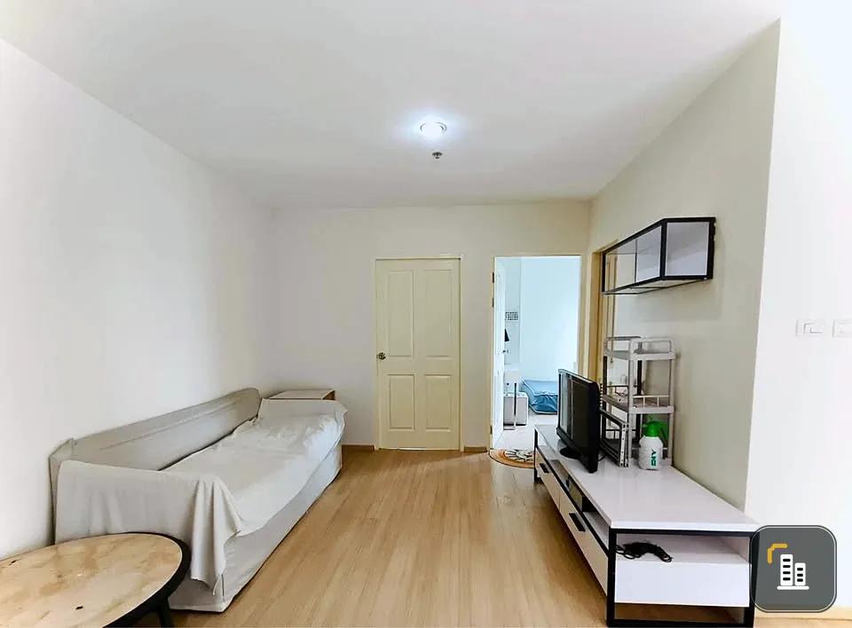 For rent: Sym Vipa – Ladprao, spacious room, lots of usable space, fully furnished, just bring your bags and move in.