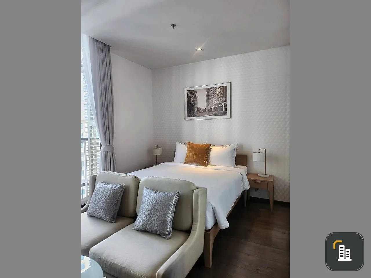 For rent: Park 24 Origin Phrom Phong, 42nd floor, very high, studio style, but comfortable, not cramped, hurry and book now.