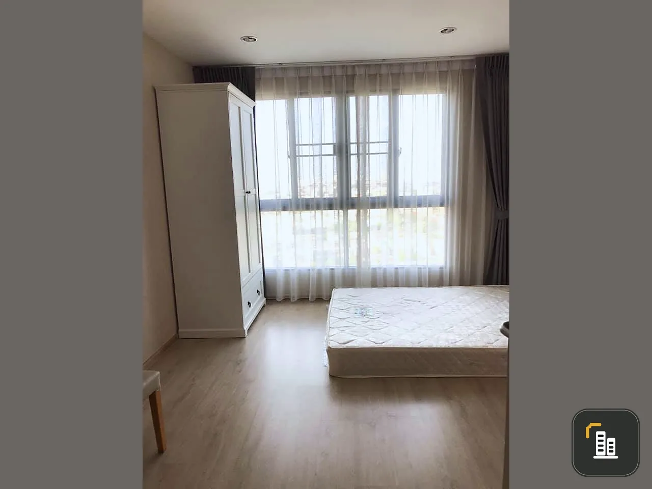 For Sale Ideo Wutthakhat, beautiful room, fully furnished, electrical appliances ready. One bag can go in.