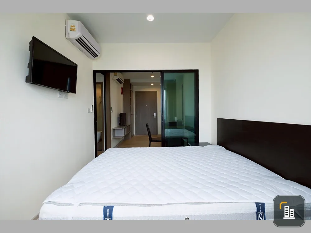 For sale, for rent, The Gallery Bearing, quiet corner room, very private, fully furnished, ready to move in.
