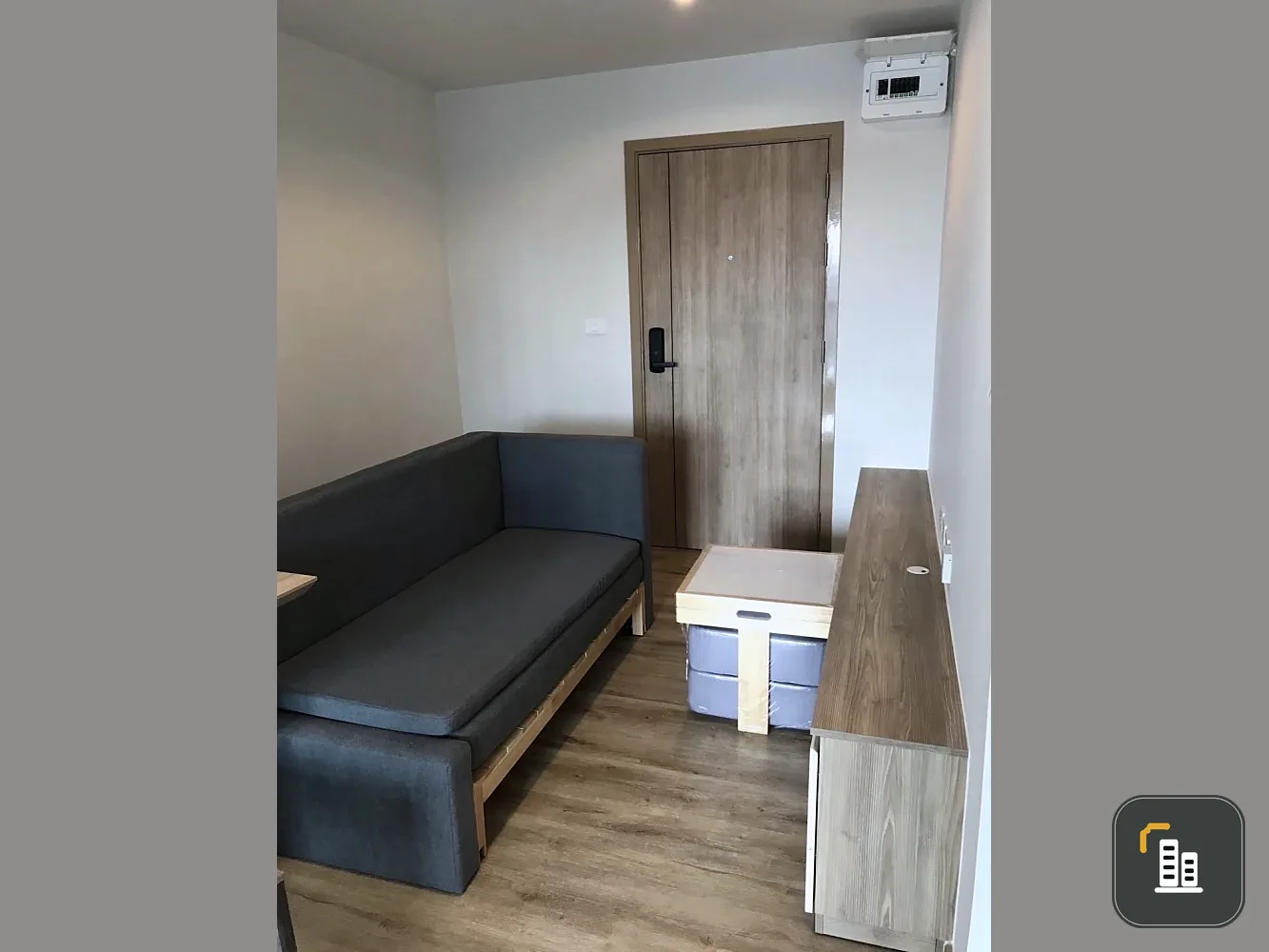 For sale: The Excel Hideaway Sukhumvit 71, Building B, 8th floor. Convenient for traveling, easy to find food. Interested, book now.