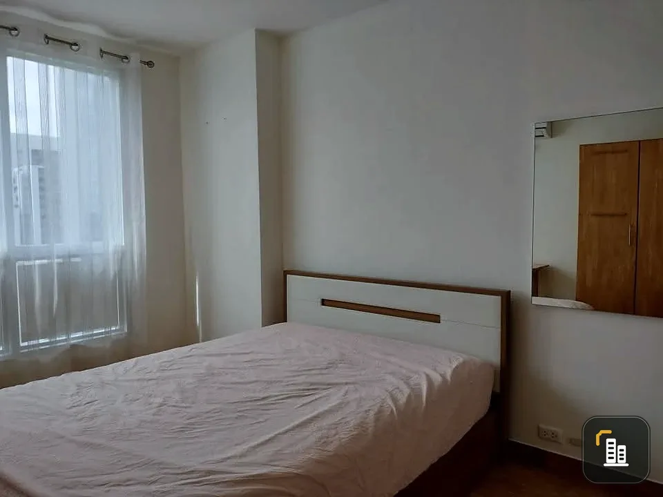 For rent: Life @ Phahonyothin-Ari, beautiful balcony view, lots of usable space in the room, comfortable and not cramped at all. Must book.