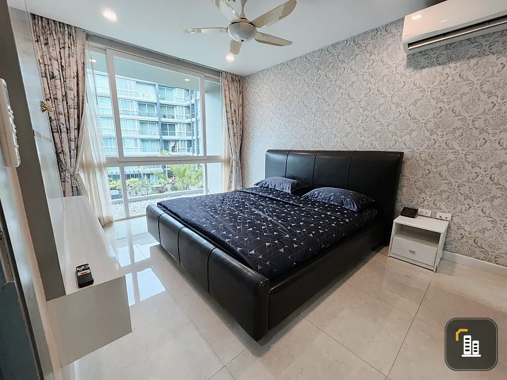 Condo Apus for rent, spacious room, lots of usable space, beautiful wallpaper, good location, don't miss out on this great deal.