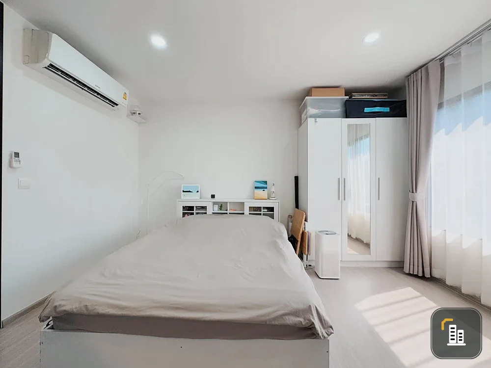 For sale: Aspire Sukhumvit-Onnut, One Bed Plus style, brightly decorated, fully furnished, with appliances. Reserve now.