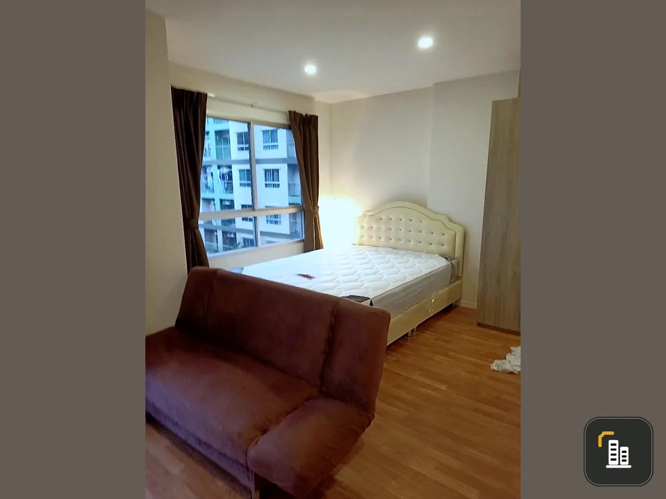 For sale: Lumpini Ville Pranangklao-Riverview, a lovely room with complete amenities and a view of the swimming pool. Reserve now!